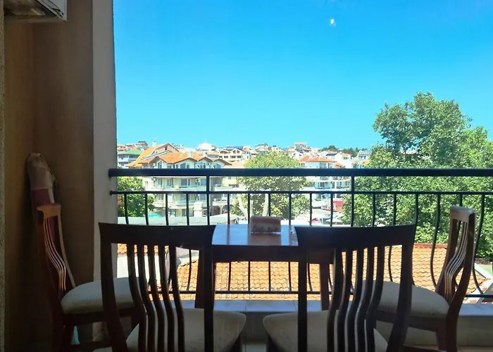 Апартаменты под наем на първа линия море Созополь